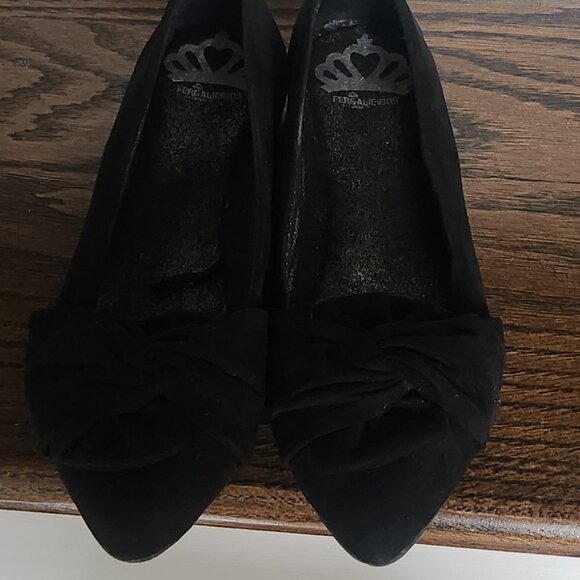 Women's Black Flats Slip On Shoes Pointed Toe Black Size 6 Fergalicious EUC - Picture 8 of 9